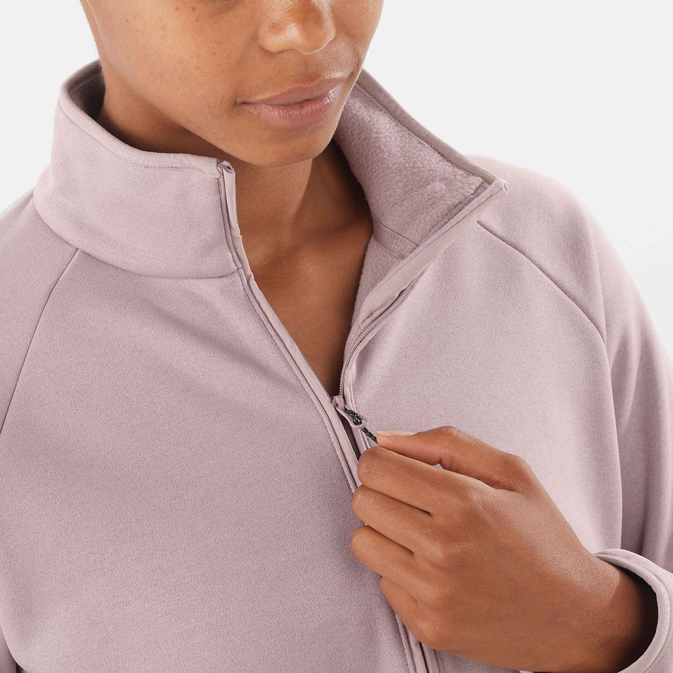 Close-up of the zip detail on a Salomon Women's Essential Warm Half Zip top (8071088013474)