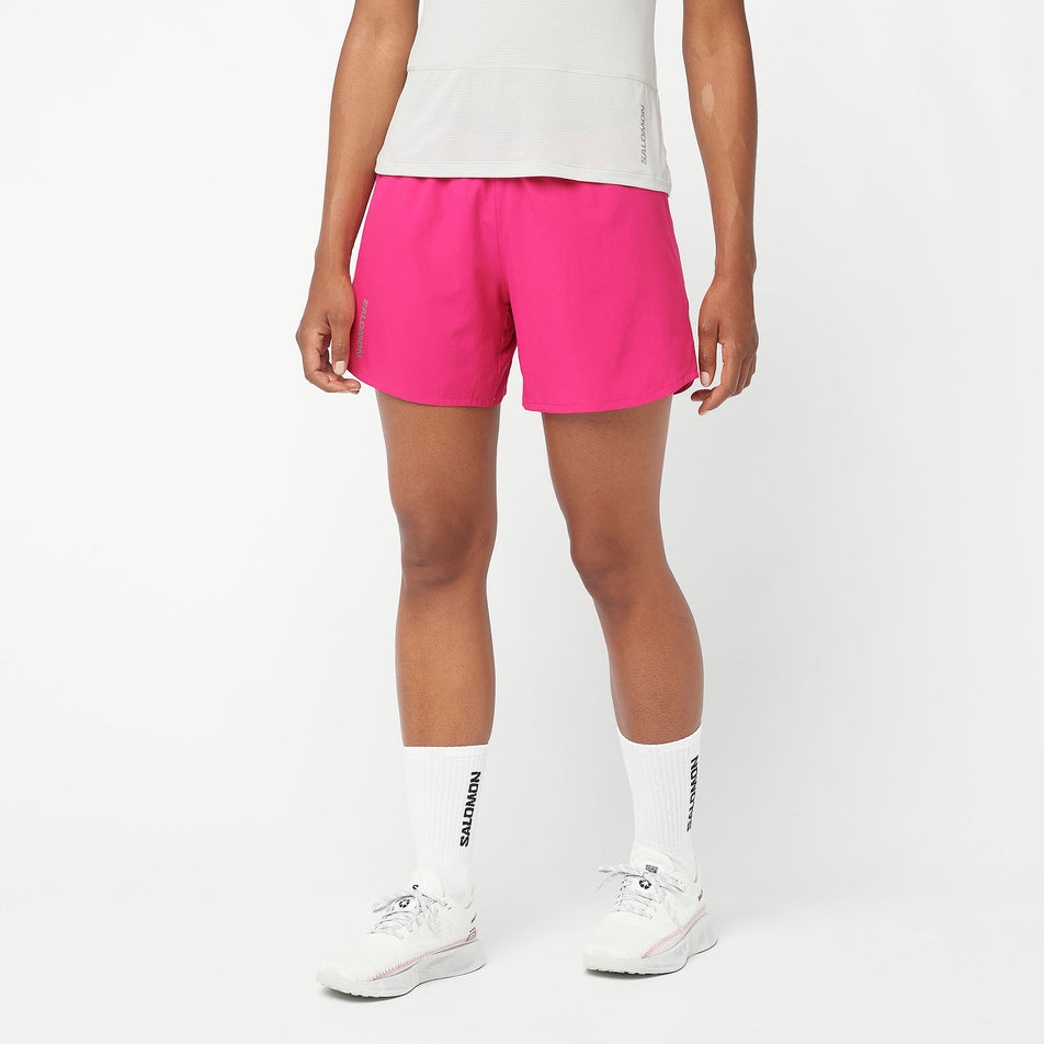 Front view of a model wearing a pair of Salomon Women's Cross 5