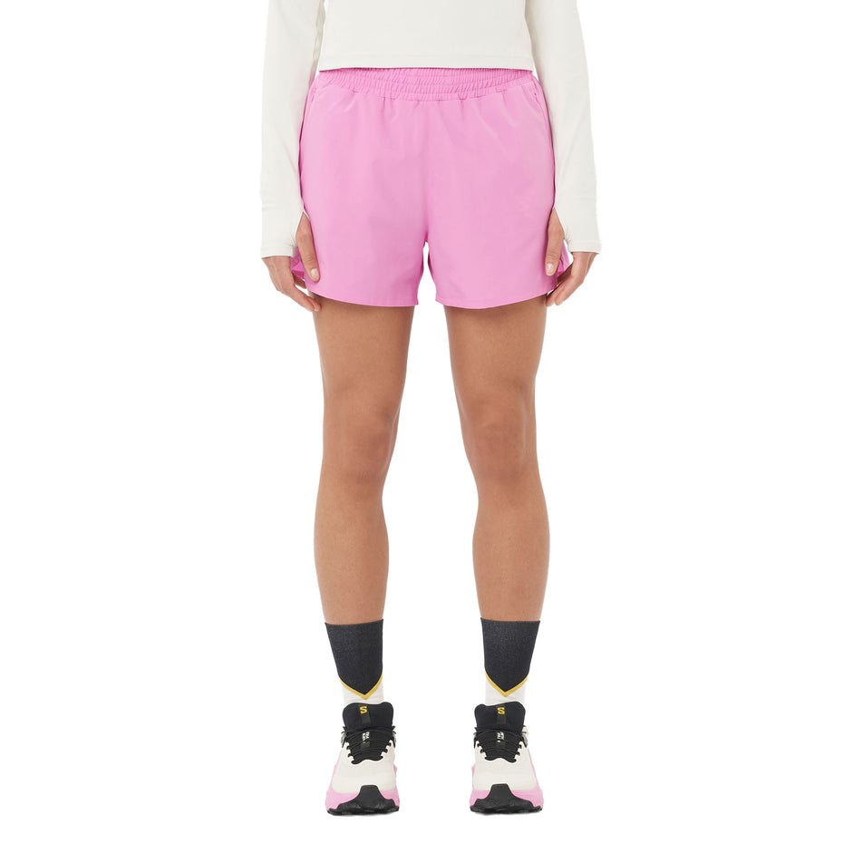 Front view of a model wearing the Salomon Women's SHAKEout Core 4