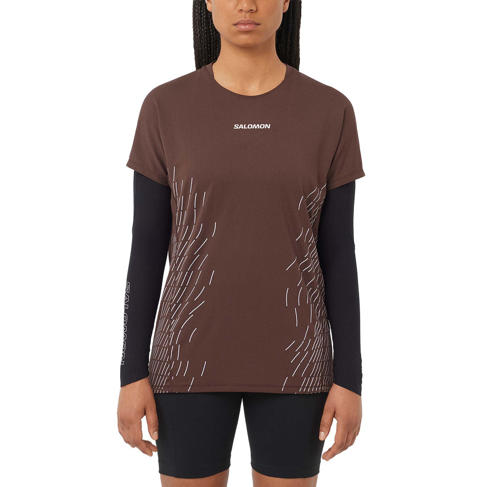 Front view of a model wearing the Salomon Women's Sense Aero Graphic Short Sleeve T-Shirt in the Coffee Bean/Cosmic Sky colourway. (8727022796962)