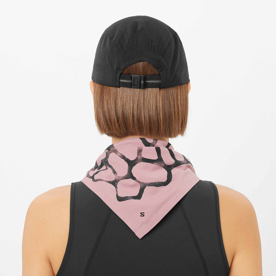 Back view of a model wearing the Salomon Unisex Shakeout Cap in the Deep Black colourway.