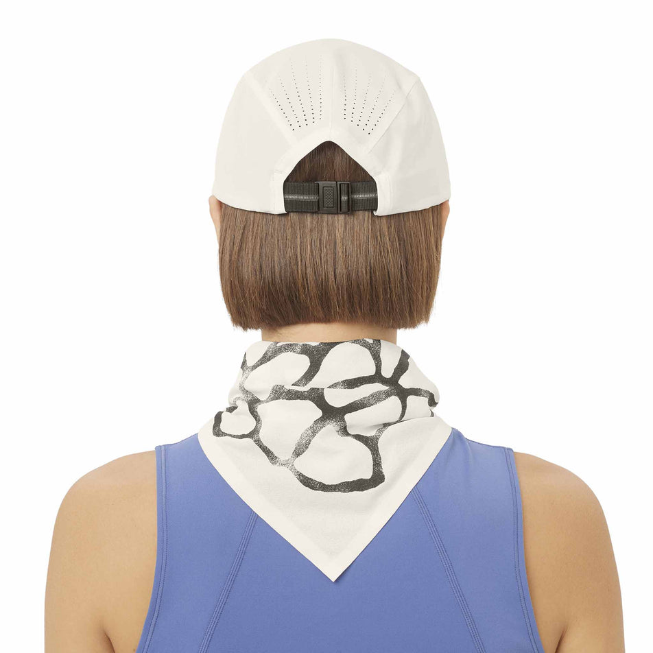 Back view of a model wearing the Salomon Unisex SHAKEout Cap in the Whisper White colourway.