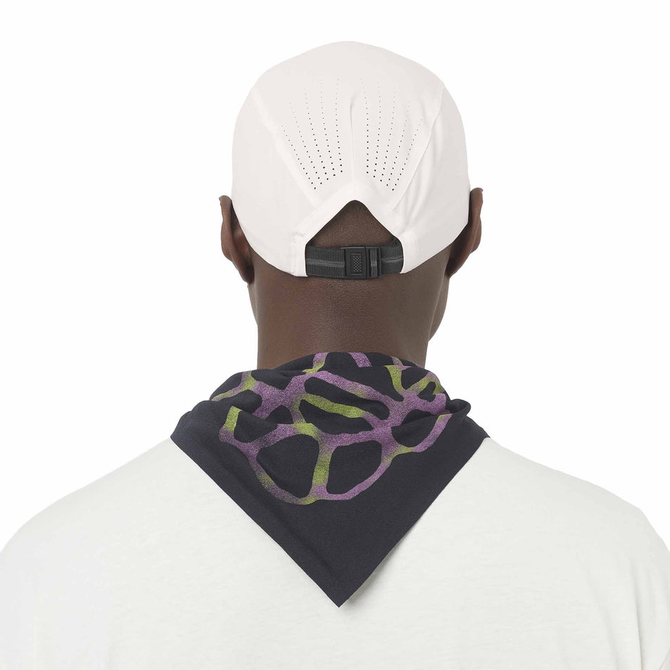 Back view of a model wearing the Salomon Unisex SHAKEout Cap in the Whisper White colourway.