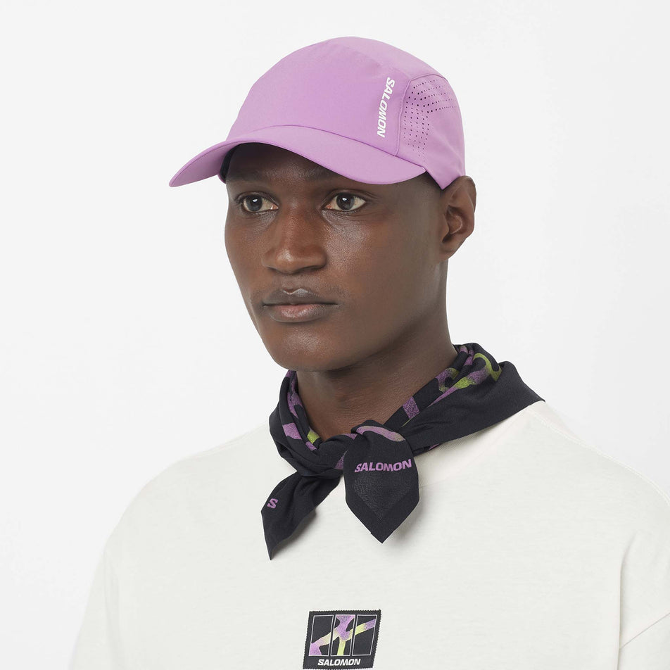 Front view of a model wearing the Salomon Unisex Shakeout Cap in the Iris Orchid colourway.