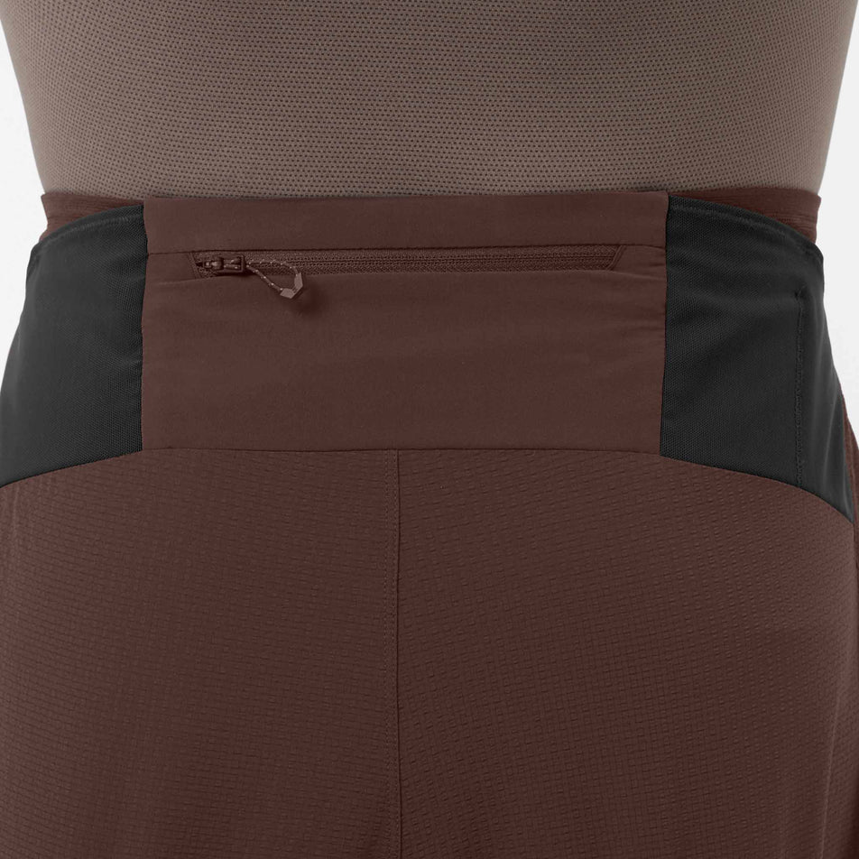 The zip pocket on the back of the Salomon Men's Sense Aero Stow 5