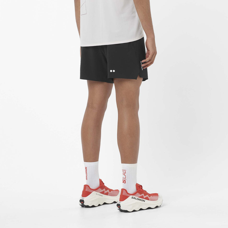 Back view of a model wearing the Salomon Men's Sense Aero Stow 5