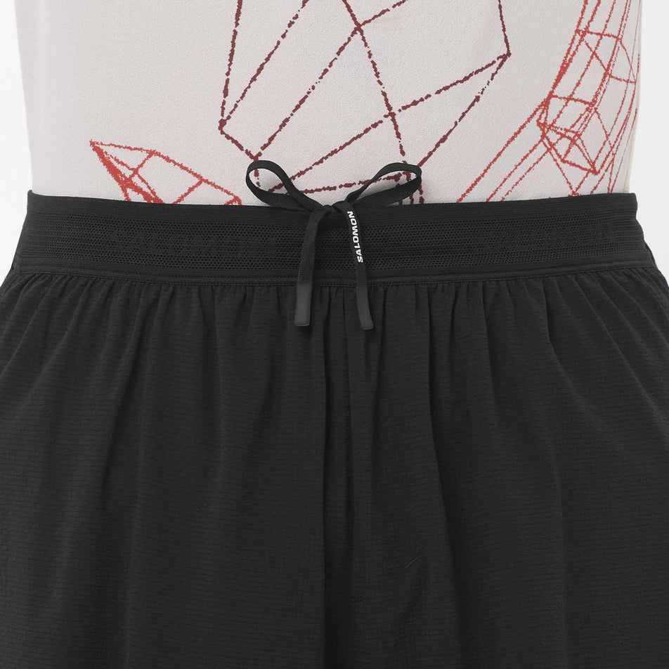 Front view of a model wearing the Salomon Men's Sense Aero Stow 5