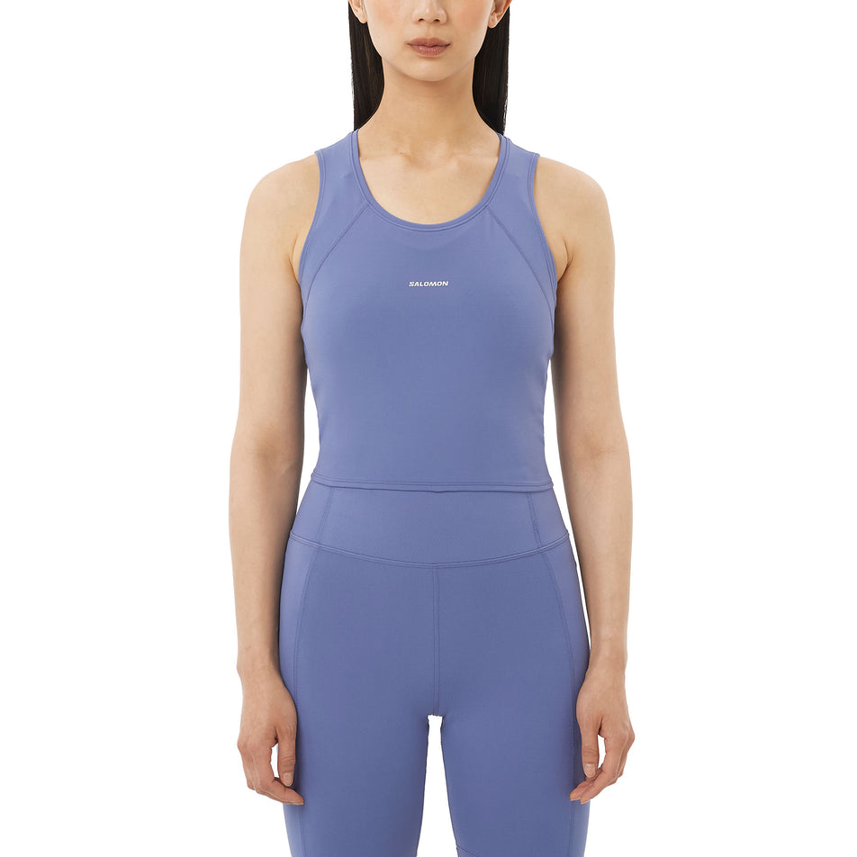 Front view of a model wearing the Salomon Women's SHKout Bliss Tanklette in the Marlin colourway.
