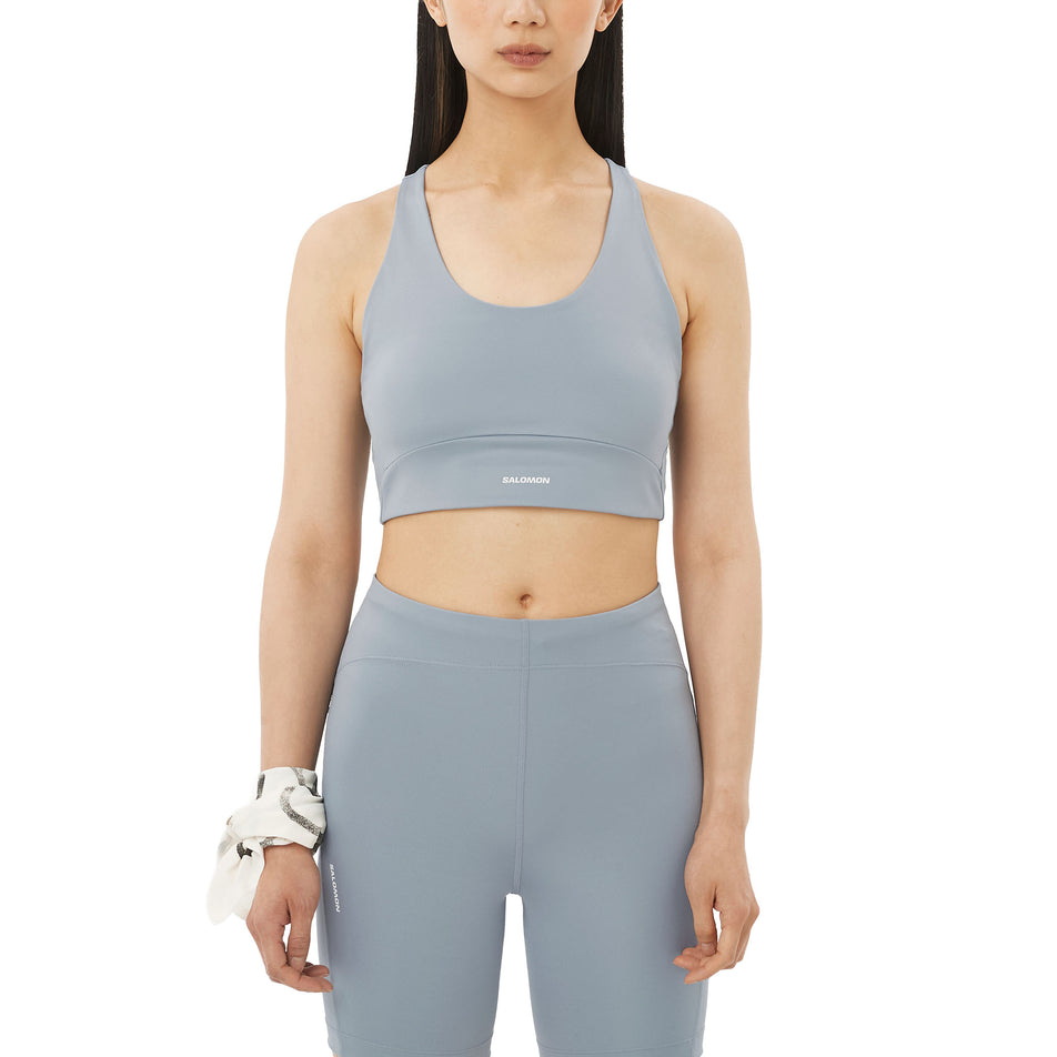 Front view of a model wearing the Salomon Women's SHKout CORE Sports Bra in the Trade Winds colourway.