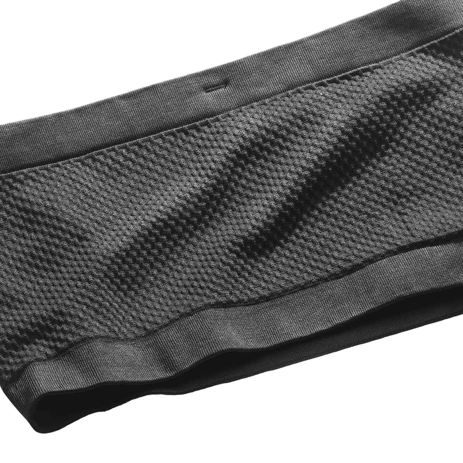The inside of the Salomon Unisex ADV Skin Seamless Belt in the Black/White colourway.