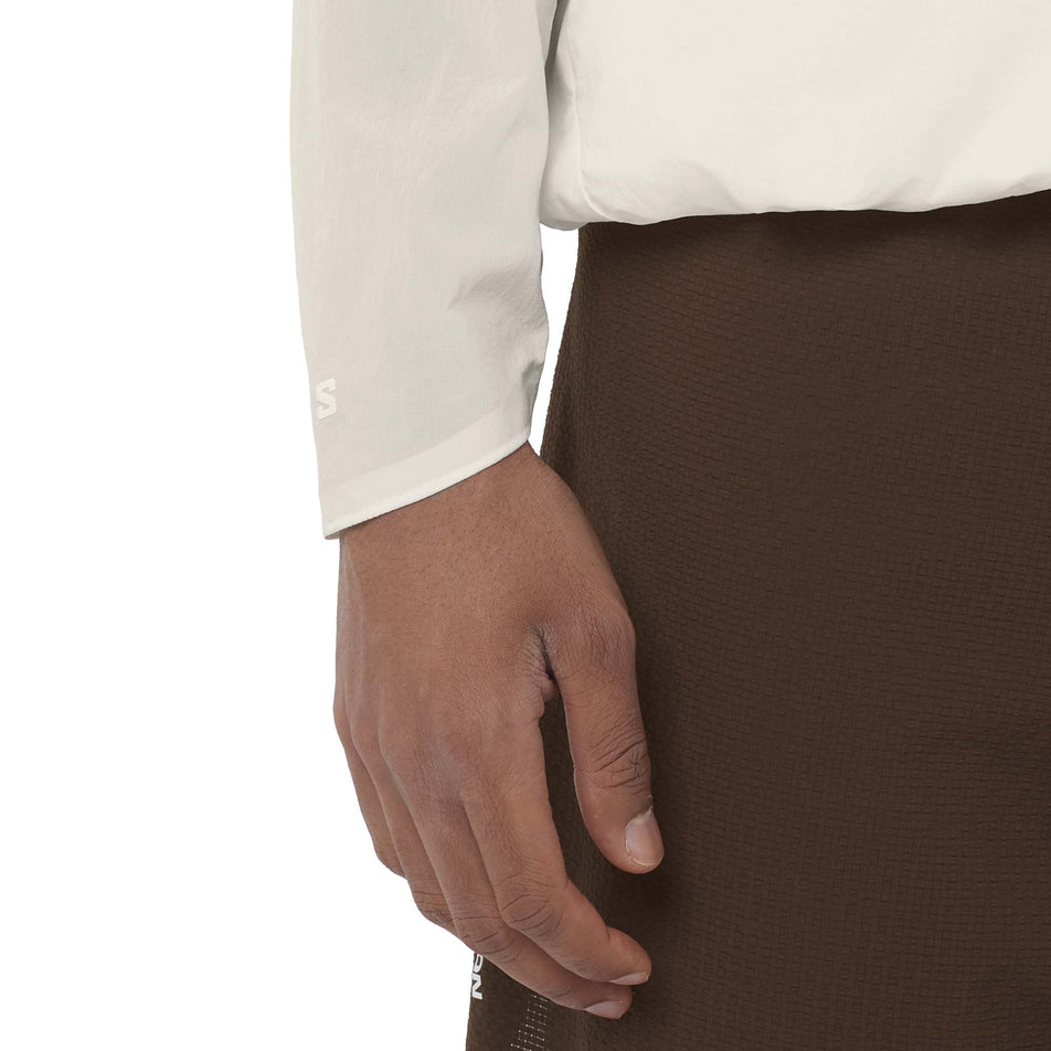 Close-up view of the sleeve of the Salomon Men's SHKout Fly Jacket in the Whisper White colourway.