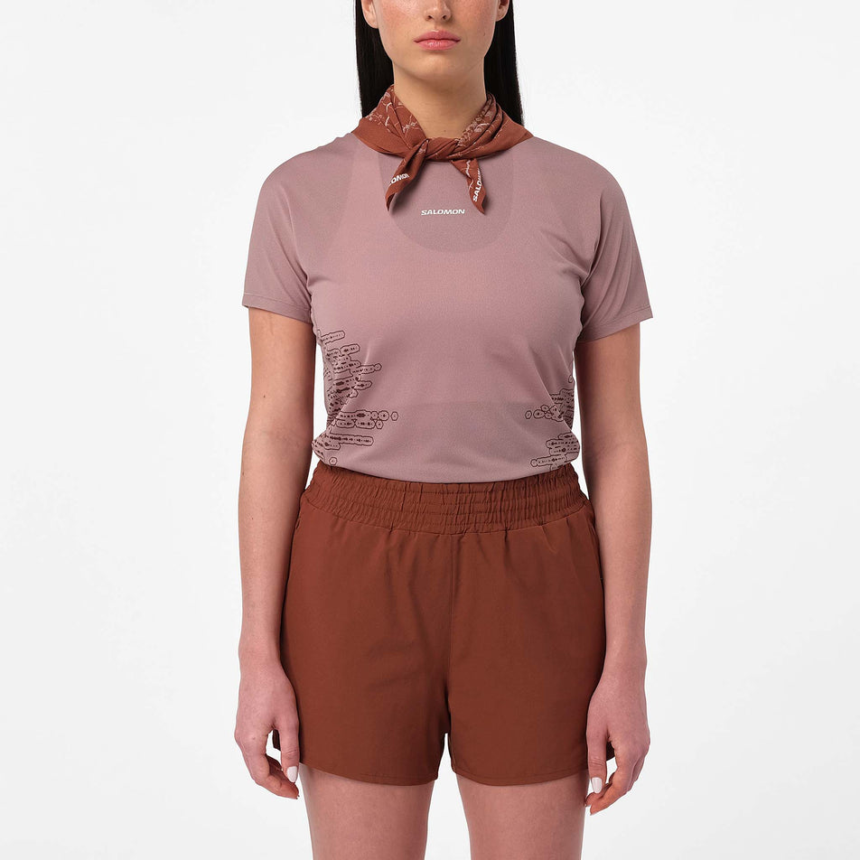 Front view of a model wearing the Salomon Women's Sense Aero SS Tee GFX in the Antler/Chocolate Fondant colourway.