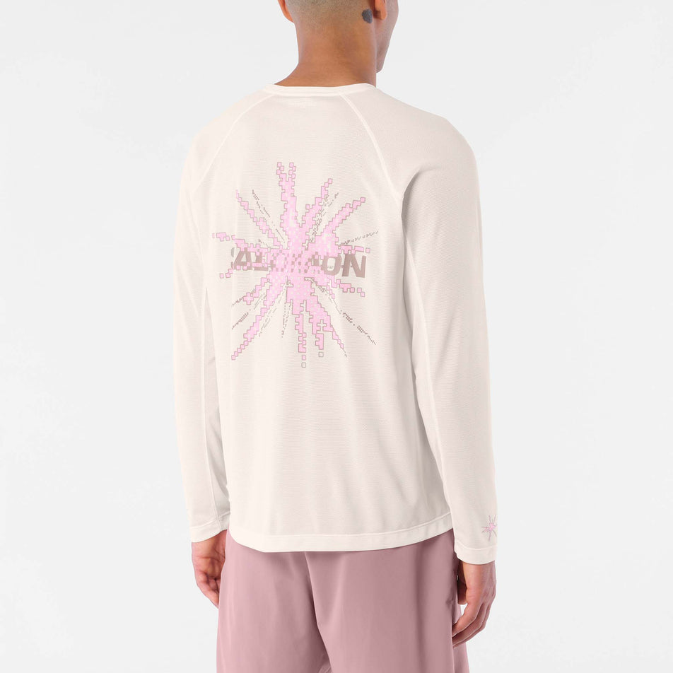 Back view of a model wearing the Salomon Men's Shakeout Core Graphic Long Sleeve T-Shirt in the Whisper White/Pink Frosting colourway.