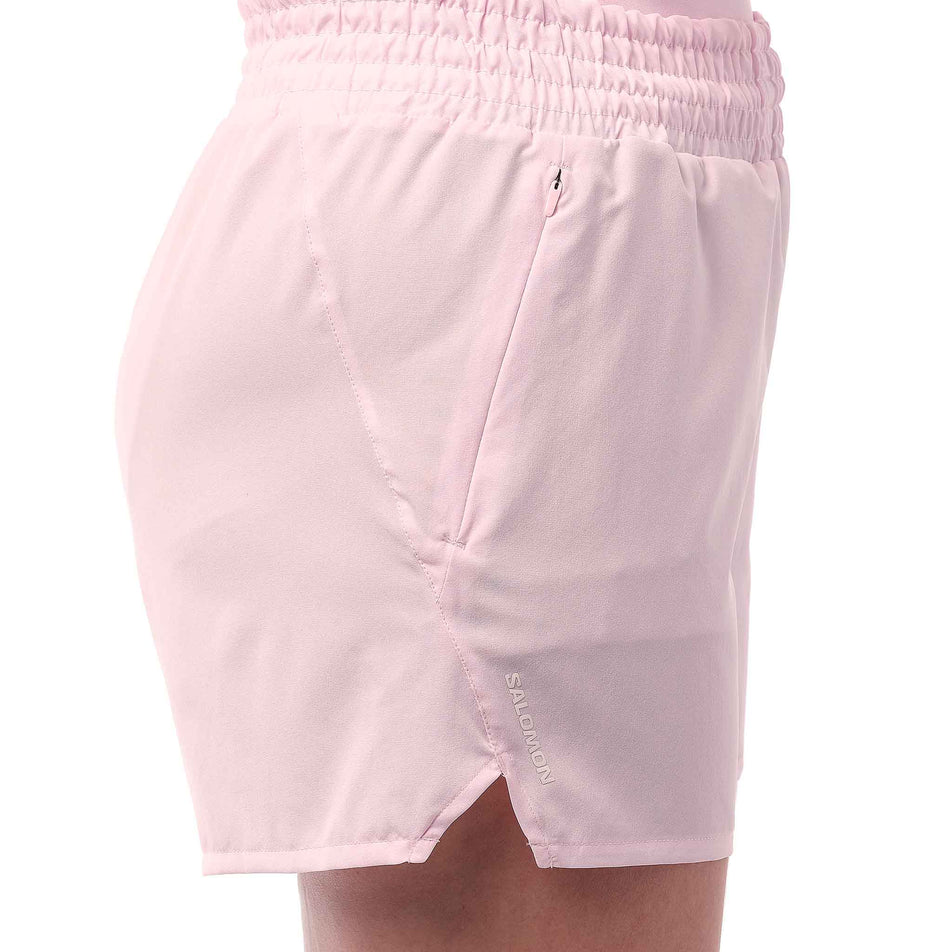 The zip pocket on the side of the Salomon Women's Shakeout Core Shorts 4