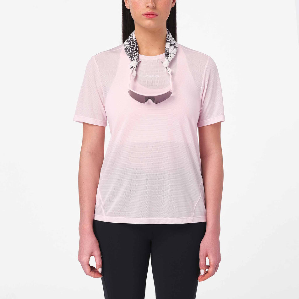 Front view of a model wearing the Salomon Women's Shakeout Core SS Tee in the Icy Pink colourway.