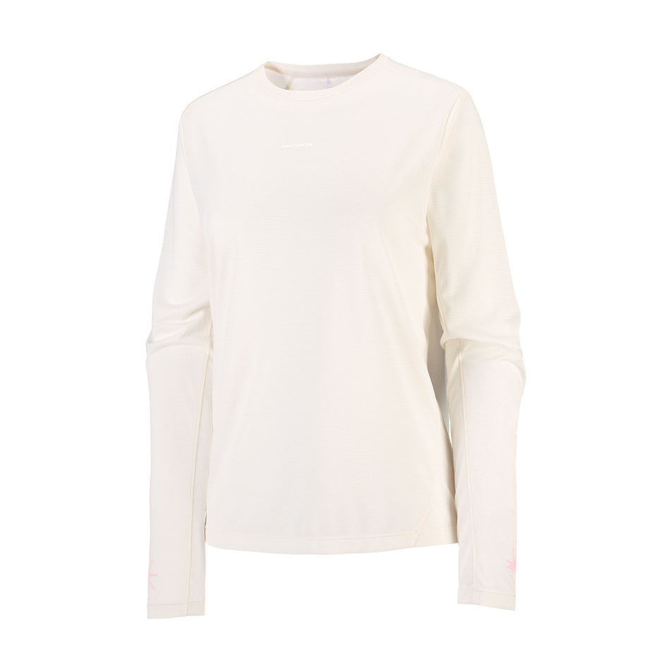 Front view of the Salomon Women's Shakeout Core LS Tee GFX in the Whisper White/Pink Frosting colourway.