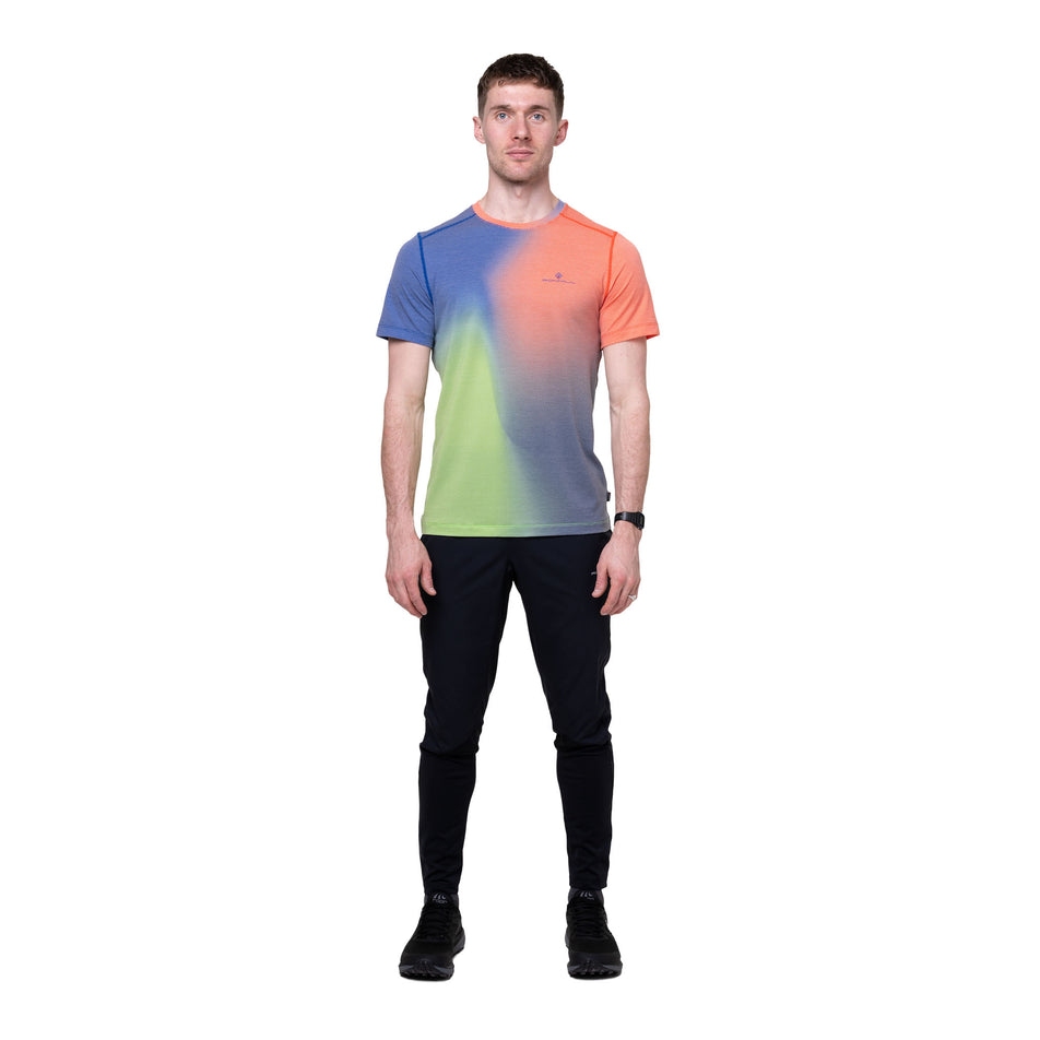 Front view of a model wearing the Ronhill Men's Tech Golden Hour S/S Tee in the Dark Cobalt Merge colourway.