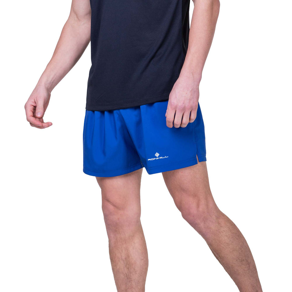 Front view of a model wearing the Ronhill Men's Core 5