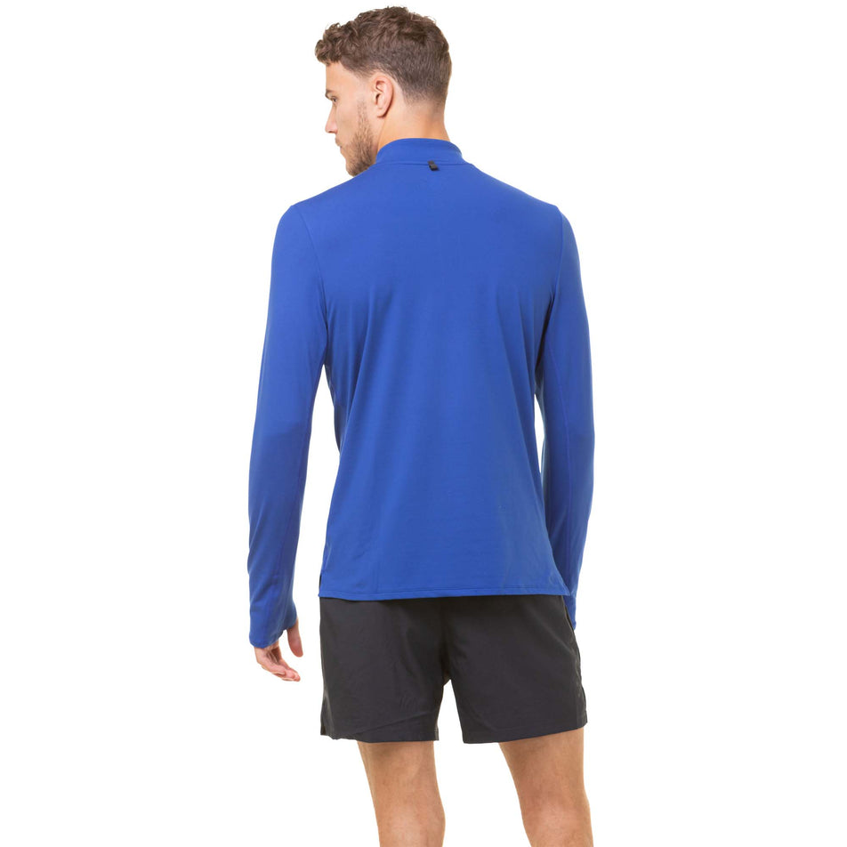 Back view of a model wearing a Ronhill Men's Core Thermal 1/2 Zip in the Dark Cobalt/Bright White colourway. Model is also wearing Ronhill running shorts. (8048138715298)
