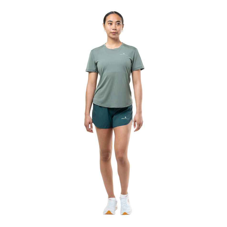 Front view of a model wearing the Ronhill Women's Tech 4.5