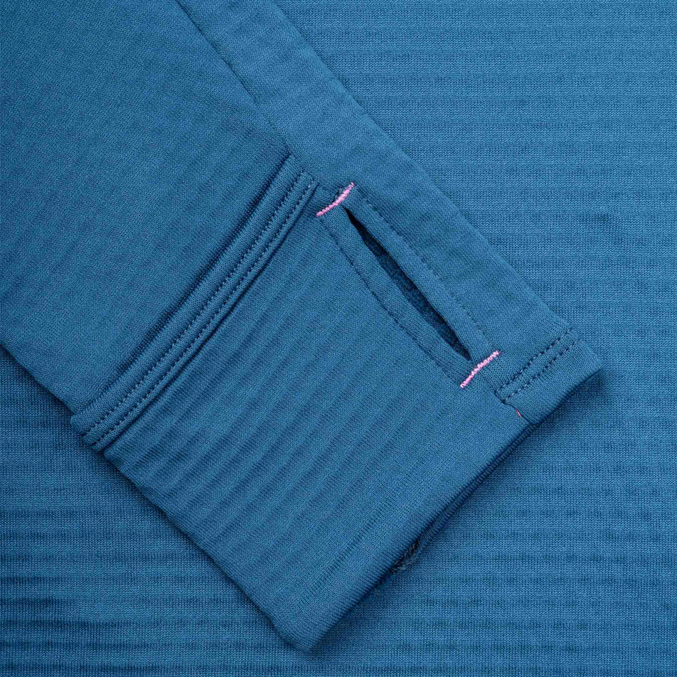 Close-up view of the thumb loop the sleeve of the Ronhill Women's Tech Winter 1/2 Zip in the Legion Blue/Orchid colourway.