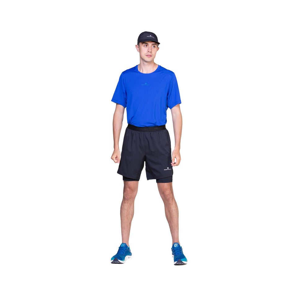 Front view of a model wearing the Ronhill Men's Tech 7