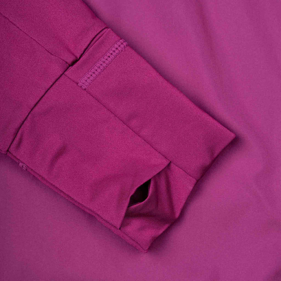 The thumb loop on the sleeve of the Ronhill Women's Tech Wind-Block 1/2 Zip in the Blackcurrant colourway.