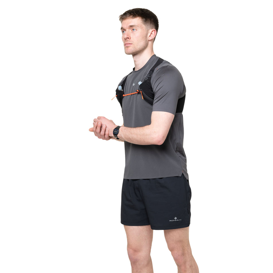 Angled view of the Ronhill Unisex Swift 2L in the Black/Ronhill Red colourway.