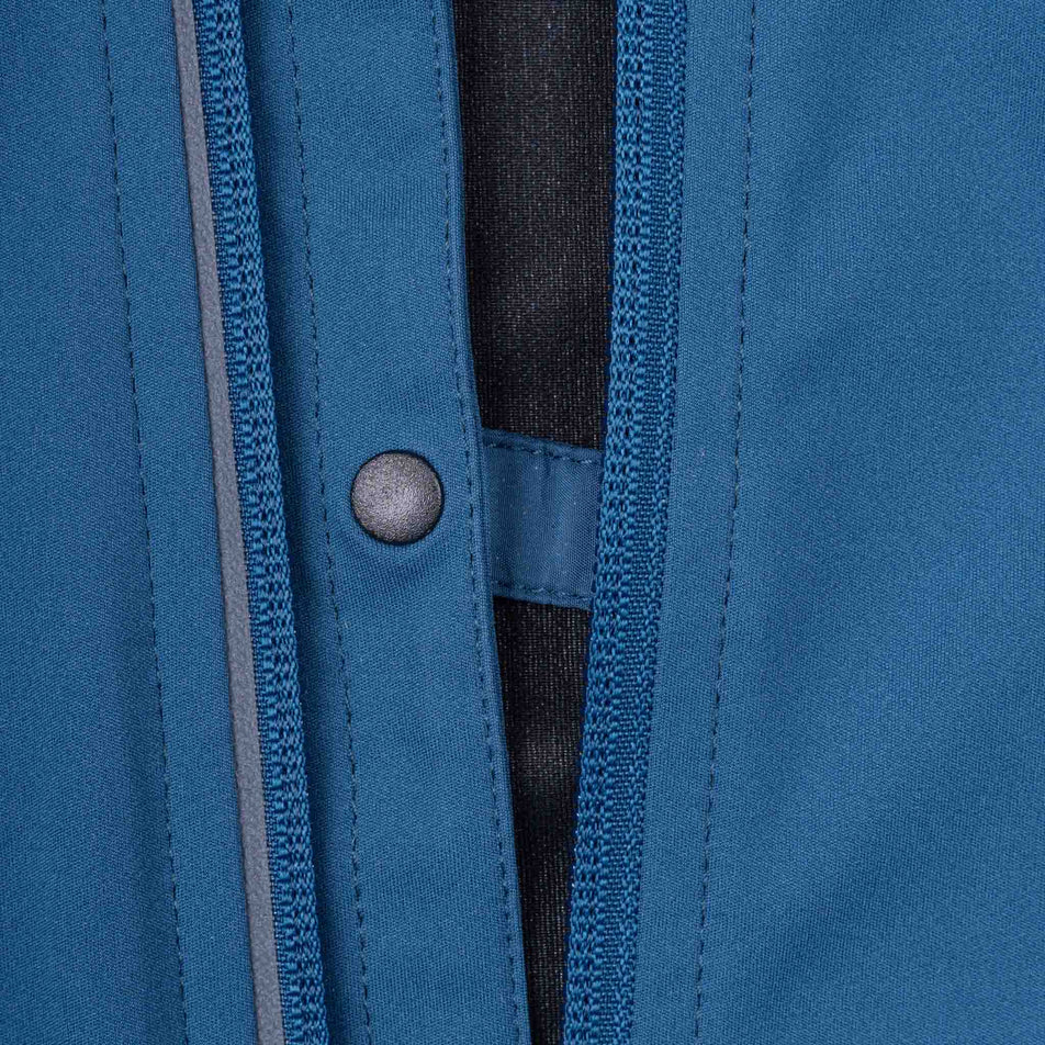 The chest clip on the Ronhill Women's Tech Wind-Block Jacket in the Legion Blue colourway.