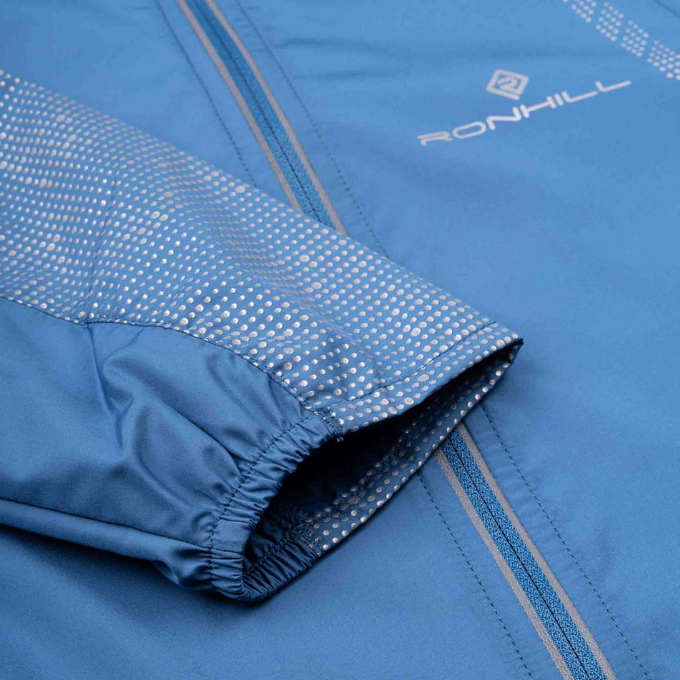 Close-up view of the sleeve of the Ronhill Men's Tech Reflect Jacket in the Glacier/Reflect colourway.