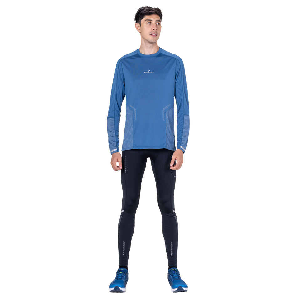 Front view of a model wearing the Ronhill Men's Tech Reflect L/S Tee in the Glacier/Reflect colourway.