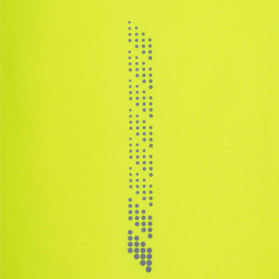 Close-up view of the reflective pattern on the Ronhill Men's Tech Reflect 1/2 Zip in the Fluo Zest/Reflect colourway.