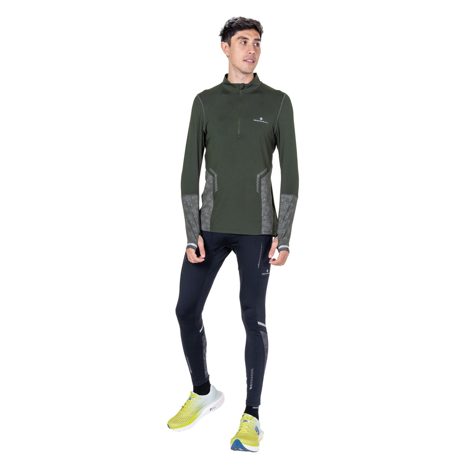 Front view of a model wearing Ronhill Men's Tech Reflect 1/2 Zip in the Kelp/Reflect colourway.