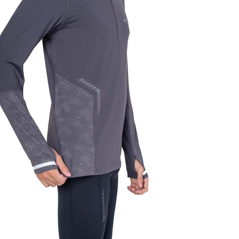 Side view of a model wearing the Ronhill Men's Tech Reflect 1/2 Zip in the Oxide/Reflect colourway.