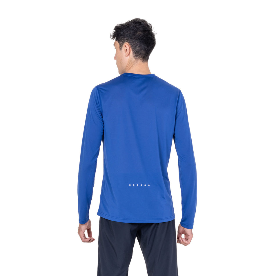 Back view of a model wearing the Ronhill Men's Core L/S Tee in the Dark Cobalt/Silver colourway.