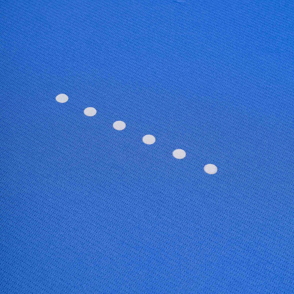 The reflective dots on the back of the Ronhill Men's Core L/S Tee in the Dark Cobalt/Silver colourway.