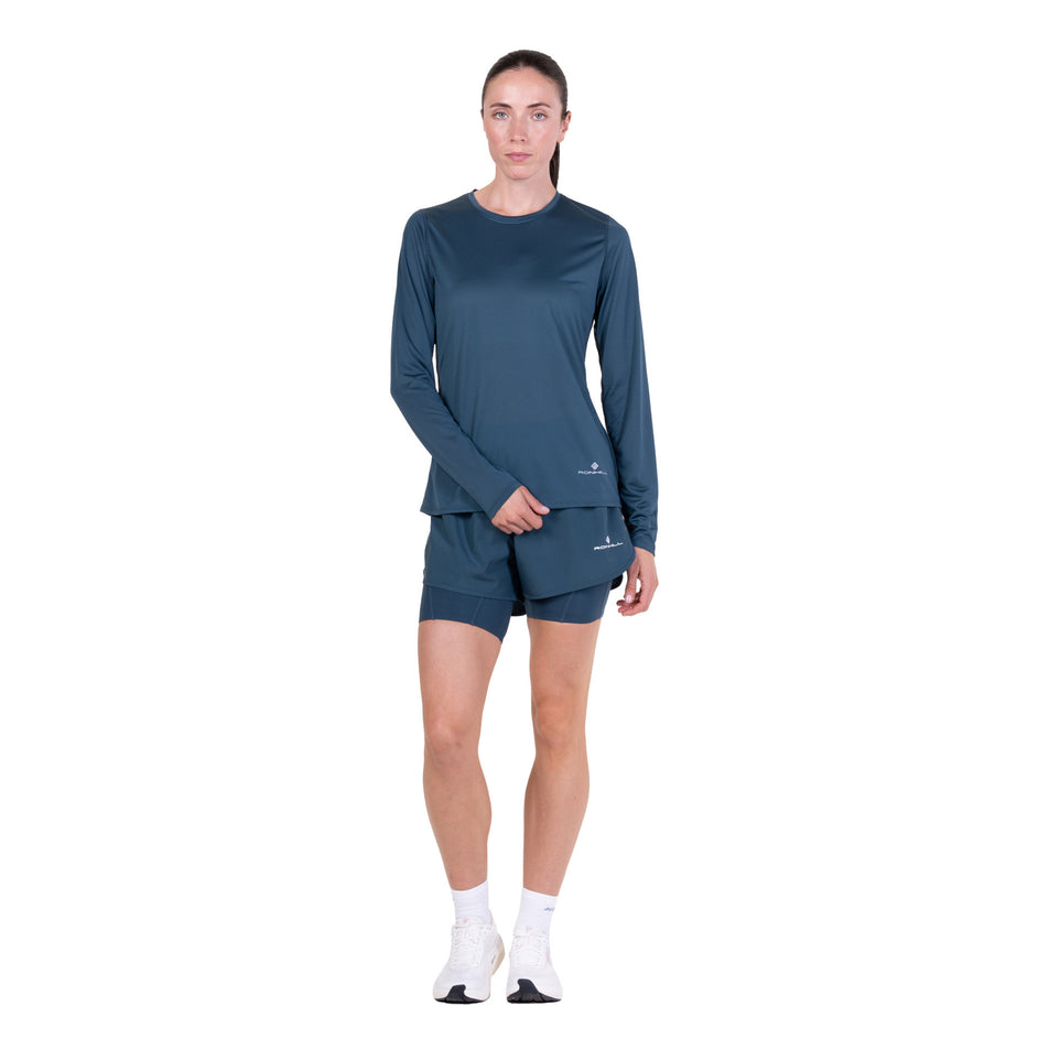 Front view of a model wearing the Ronhill Women's Core L/S Tee in the Evening Haze colourway.