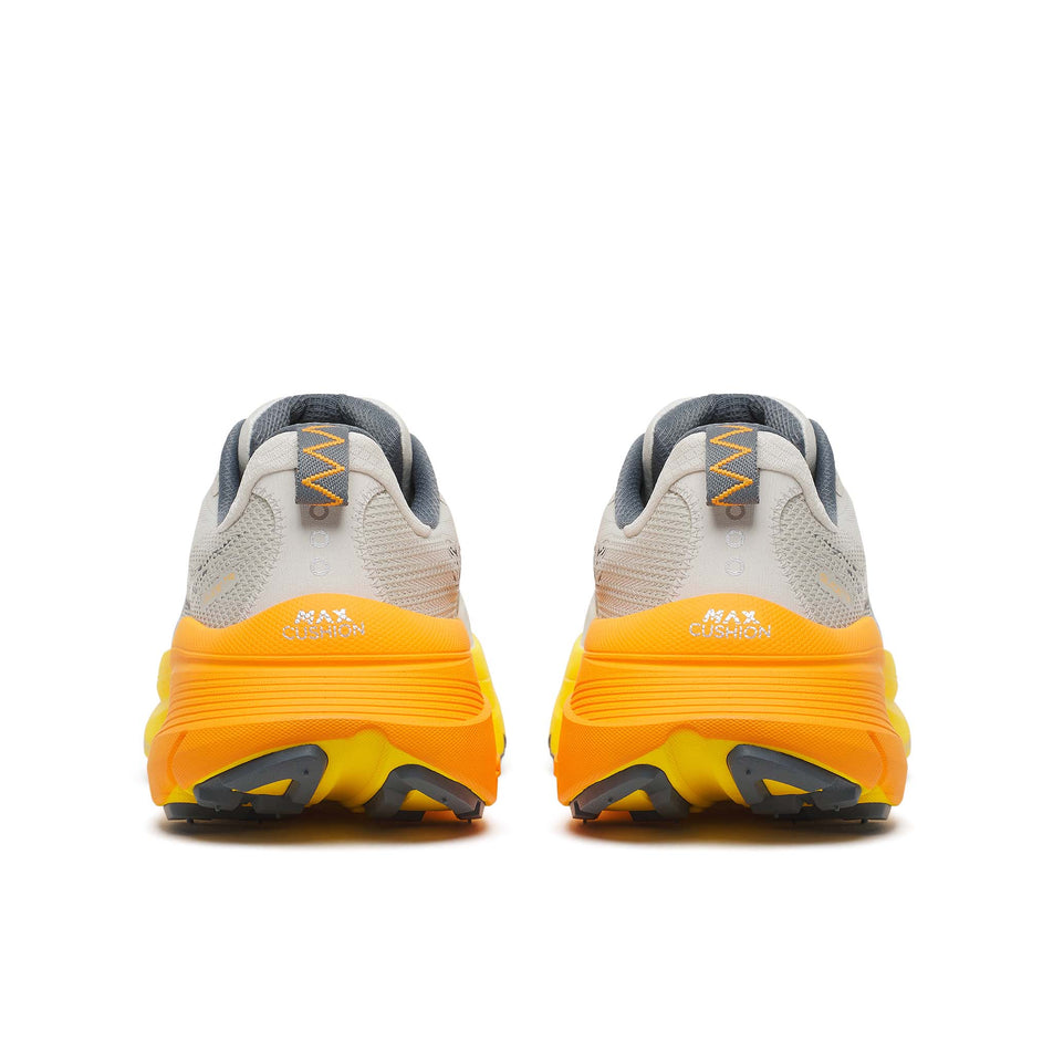 The back of a pair of Saucony Men's Guide TR Running Shoes in the Quartz/Cyber colourway.