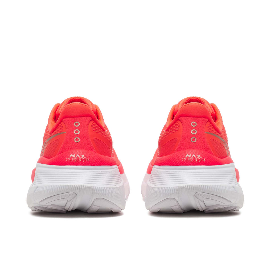 The back of a pair of Saucony Women's Guide 19 Running Shoes in the Vizired colourway.
