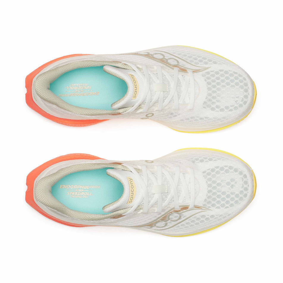 The uppers of a pair of Saucony Men's Endorphin Speed 5 Running Shoes in the Ivory/Fire colourway.