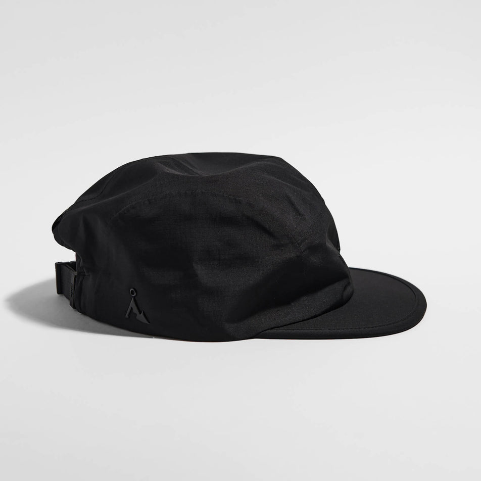 Side view of the VAGA Fell Running Cap 2.0 in the Black colourway.