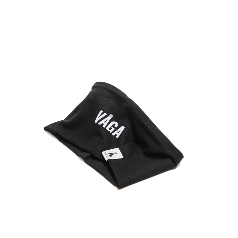 Front view of a VÅGA Unisex Club Headband in the Black colourway. (8487157792930)
