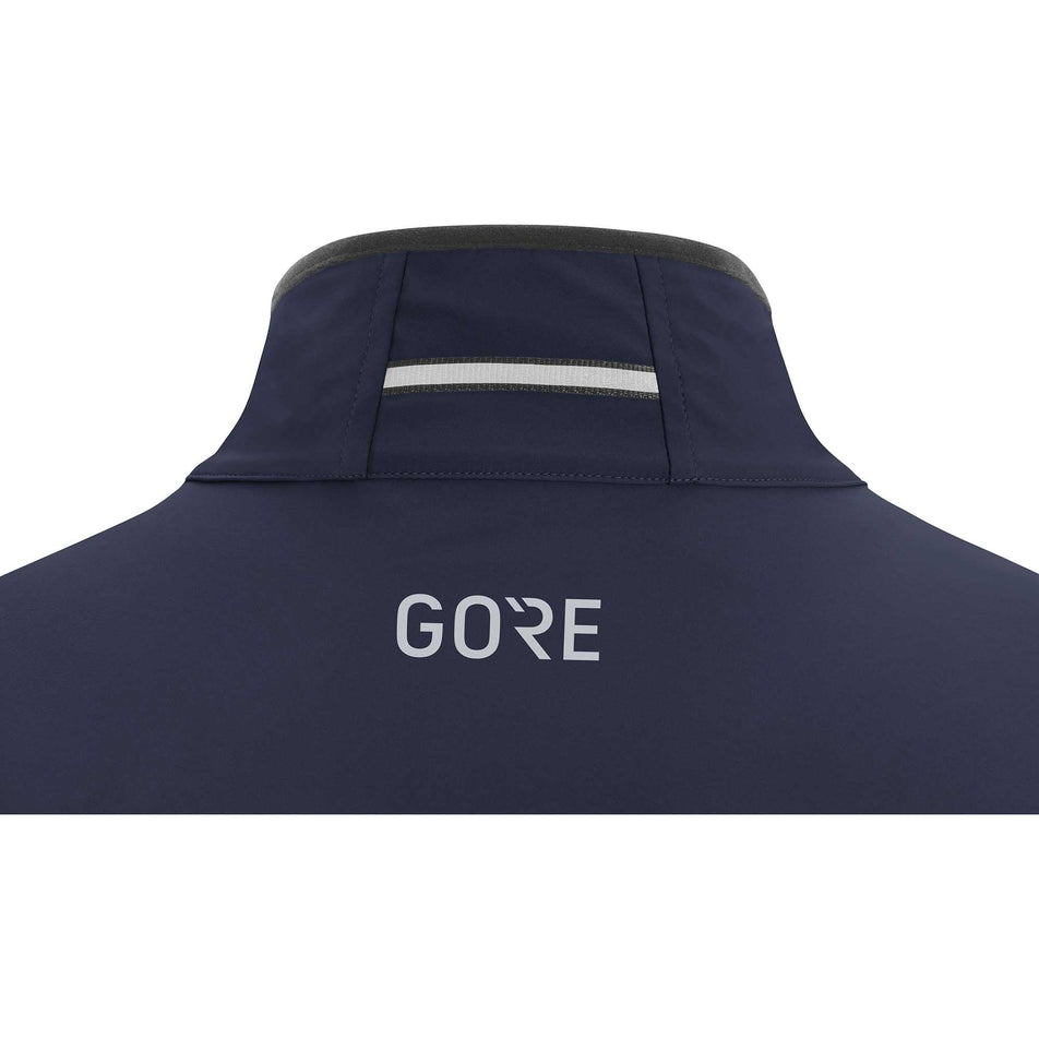 Behind collar View of Women's Gore Wear R3 Partial GTX Jacket (6918378160290)