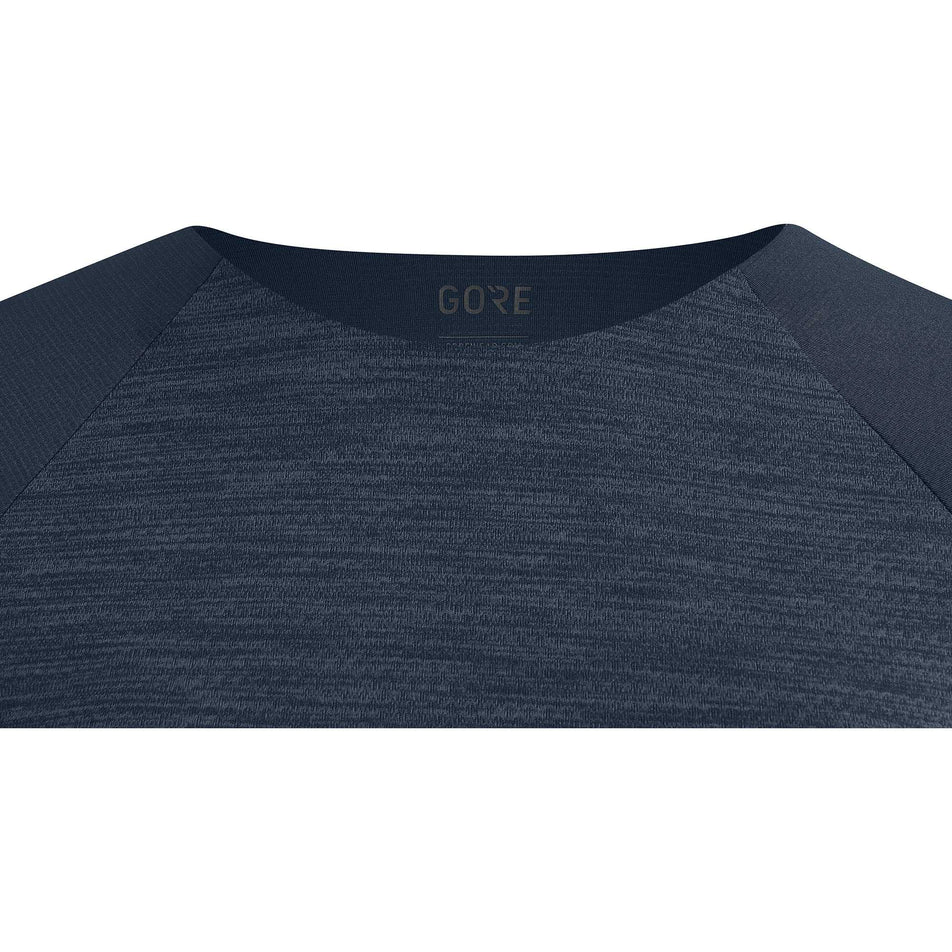 Collar View of Women's Gore Wear Vivid Shirt (6918380585122)
