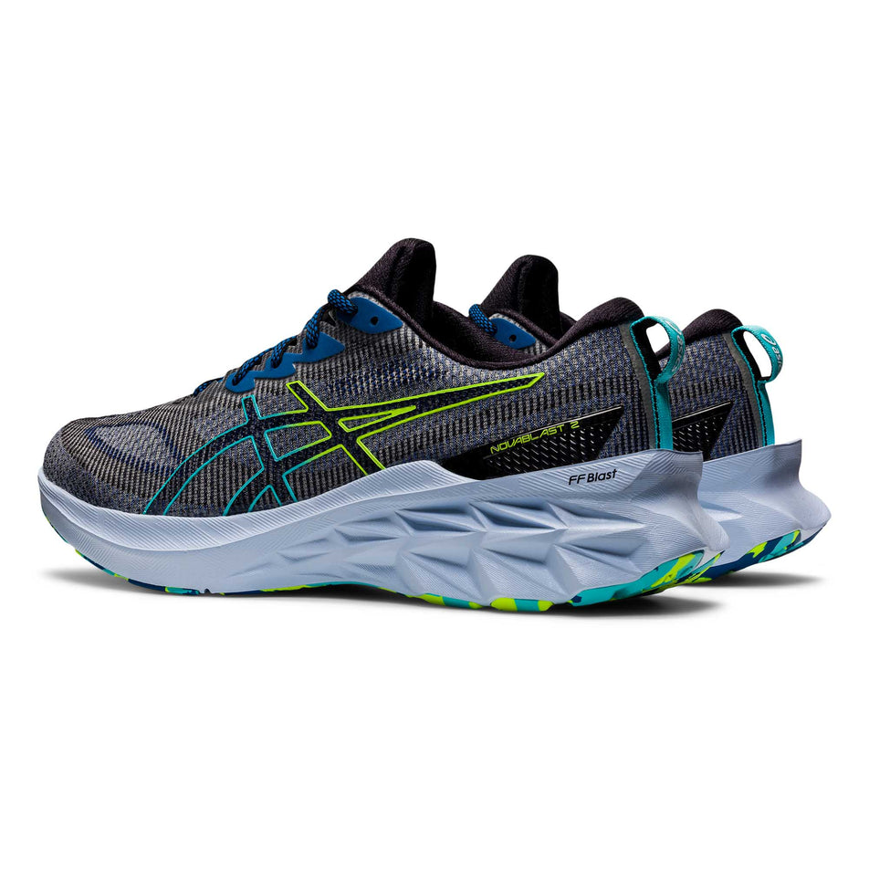 Lateral angled view of men's asics novablast 2 le (7215007563938)