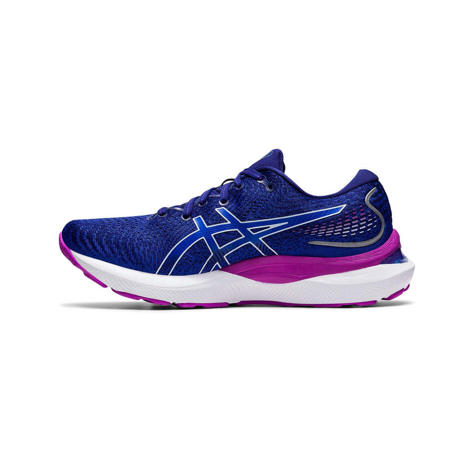 Medial view of women's asics gel-cumulus 24 running shoes in blue (7520599539874)