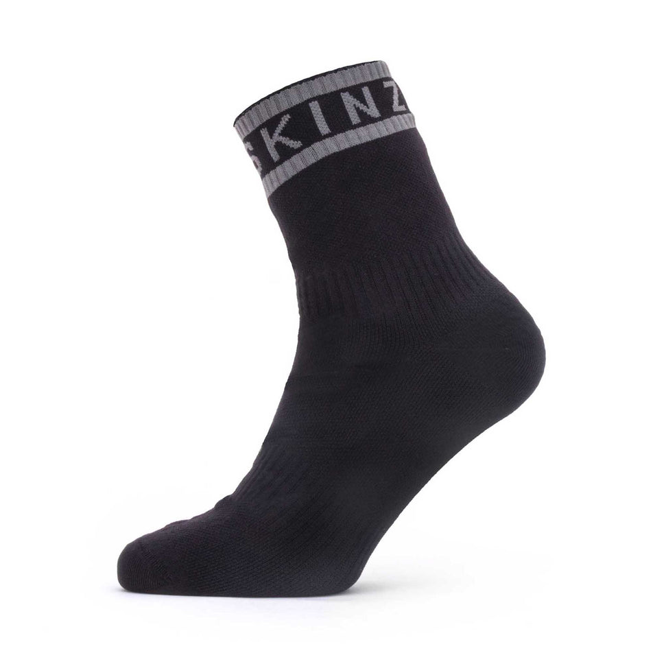 Medial view of unisex sealskinz waterproof warm weather hydrostop running socks (7079741915298)