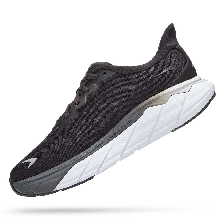 Medial angled view of women's hoka arahi 6 wide running shoes (7237233672354)