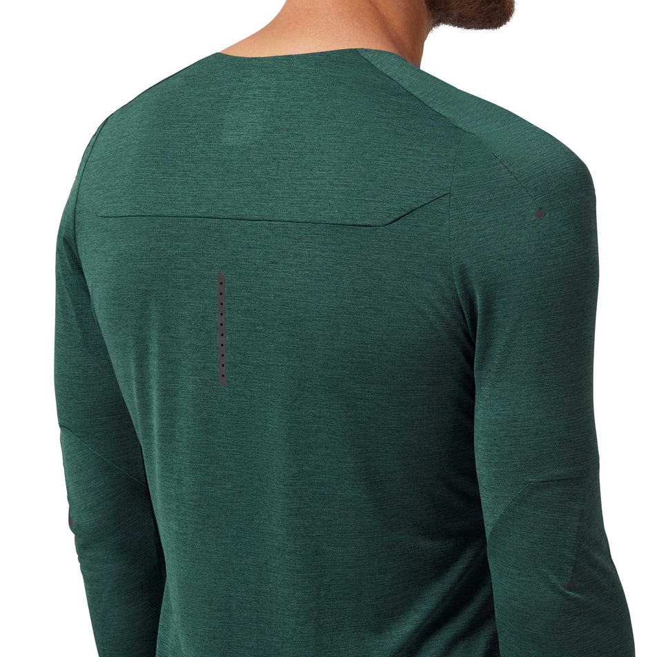 Upper back view of men's on performance l/s t-shirt (6993365991586)