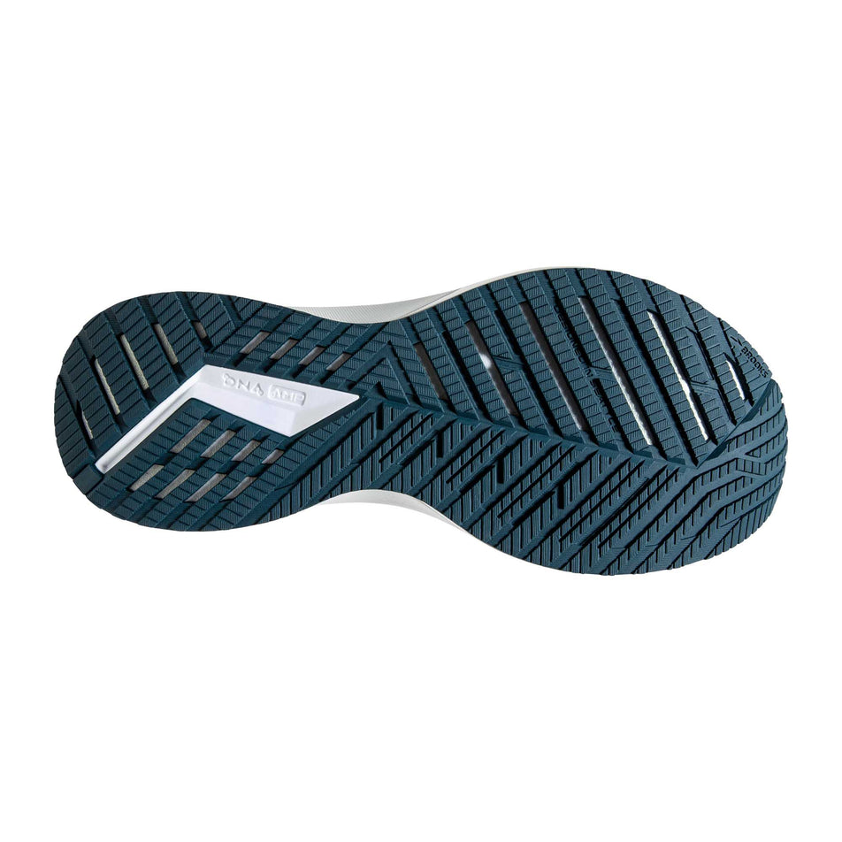 The full arrow-point pattern outsole on the right shoe from a pair of women's Brooks Levitate 4 (6896980132002)